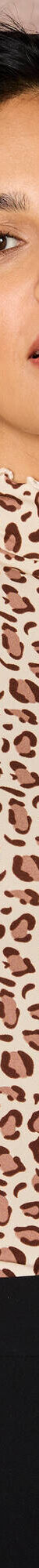 Coltrui, opstaand kraagje met krulrandje, luipaardprint (ecru / taupe) Coltrui, opstaand kraagje met krulrandje, luipaardprint (ecru / taupe)